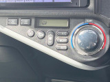【オートエアコン】一度お好みの温度に設定すれば、車内の温度を検知し風量や温度を自動で調整。暑い&hellip;寒い&hellip;と何度もスイッチ操作をする必要はありません。快適な車内空間には必須の機能ですね♪