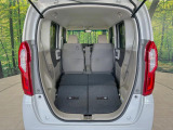 普段のお買い物や通勤、送迎等に十分な荷室スペースを確保しております。セカンドシートを倒すと、大きな荷物の積載も可能です♪