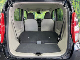後席を格納すると、これだけの広さが!シーンに合わせたシートアレンジで、大きな荷物も積むことが出来ます♪