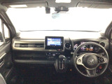 【前方視界】開放的な前方視界!運転がしやすく疲れにくいです♪窓が大きく、見通しがとっても良いおクルマですよ♪