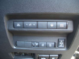 運転席右側には電動スライドドア等の各種スイッチがまとめられています!