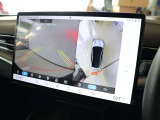 バックカメラは360&deg;カメラと同時に表示されます 大画面のため、2画面表示でも見やすさは確保されています