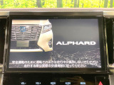 【大画面ナビ】人気の大型10インチナビを装備。存在感のある大画面はインパクト大!ナビ利用時のマップ表示は見やすく、テレビやDVDは臨場感がアップ!いつものドライブがグッと楽しくなります♪