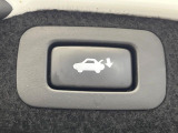 【パワーバックドア】スマートキーや運転席のボタンを押すだけでリアゲートが自動で開閉します!荷物を持っている時や、高い位置にあるバックドアを閉める際に便利な機能です♪