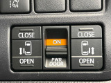 【両側スライドドア】駐車場で隣の車との間隔が狭く乗りにくい時、スライドドアなら安心!ドアオープン時も幅を取らず、開口部が広いので乗り降りがとっても簡単です。大きな荷物の出し入れも後席から可能♪