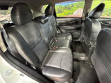 後部座席も気になるようなキズ・汚れやへたり等、大きなダメージはなく、良好な状態です。