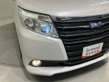 LEDヘッドライトです。デザイン性がよくとても明るいので、夜間の走行や悪天候でも安心です。しかも長寿命!