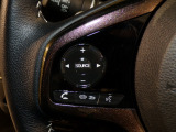 【ステアリングリモコン】ステアリングにオーディオ調節可能なスイッチが装備されていますので運転中でも視線をそらさずにオーディオの調節が可能です!