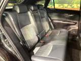 後部座席も気になるようなキズ・汚れやへたり等、大きなダメージはなく、良好な状態です。