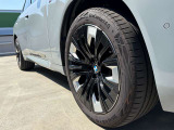 BMW純正アルミホイールです。納車時にはアルミホイールコーティングも承っております!是非ご検討下さいませ。