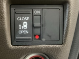 【片側パワースライドドア】片側がパワースライドドアになっており、運転席のスイッチやスマートキーでも開閉が可能です!開口部も広いので乗り降りも楽々♪