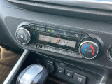 【オートエアコン】車内温度を感知して自動で温度調整をしてくれるのでいつでも快適な車内空間を創り上げます。