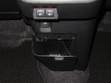 運転席・助手席シートヒーター付です。寒い日のお出かけも楽しくなります。  アクセサリーソケットもあります。