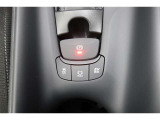 【電動パーキングブレーキ】オートモードのときは、シフトレバーの操作に応じてパーキングブレーキが自動で作動♪