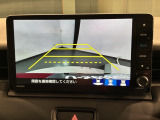 リバースギアに入れるだけで後方の表示へ切り替わります。夜間や雨の日の駐車も楽になりますよ。