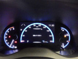 とっても見やすいメーターです。夜間時はラグジュアリーな気分にさせてくれる照明が魅力ですので、夜のドライブも楽しみになりますよ♪