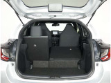 便利な6:4分割可倒式シートです。収納と乗車人数のバランスに優れています♪荷物の大きさに応じたラゲージスペースをフレキシブルに作り出せるので、シーンに応じた使い方ができます♪