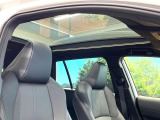 【パノラマルーフ】大型のガラスルーフ搭載で車内の解放感が一気にアップ!開放的なドライブをお楽しみいただけます。