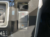 電動パーキングブレーキと便利なオートホールドボタン(停止保持制御)。