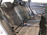 後部座席もゆったりとしたスペースを確保しております