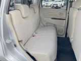 後部座席も気になるようなキズ・汚れやへたり等、大きなダメージはなく、良好な状態です。
