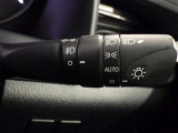 【オートライト】車外の明るさに応じて、自動的にライトの点灯・消灯をしてくれます。