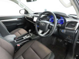 シンプルで使いやすいデザインの運転席です。