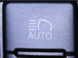 オートマチックハイビームを装備しております。