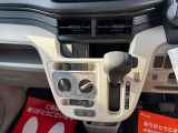 メンテナンスしてある記録簿付きの車両です。(取り扱い説明書&メンテナンスノート)新車購入時からの点検内容が記入してあります!おクルマに関してどんな細かい事でも気になる事があればお気軽にお電話ください!