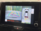 【全周囲カメラ】専用のカメラにより、上から見下ろしたような視点で360度クルマの周囲を確認することができます☆死角部分も確認しやすく、狭い場所での切り返しや駐車もスムーズに行えます。