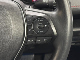 【レーダークルーズコントロール】従来のクルコンの機能に加え、先行車に接近すると、安全な車間距離を保ちながら先行車の車速に合わせ追従するシステム。