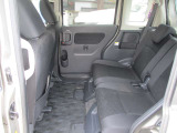 後部座席もゆったり快適です♪