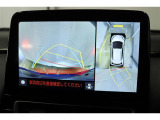 車両を上から見たような映像表示するパノラミックビューモニター付き!