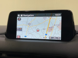 メーカー純正装着のマツダコネクトはスマートフォンとのBluetooth接続によってインターネットラジオの視聴、ハンズフリー通話、ナビゲーションなどの機能を搭載しています。