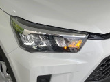 【LEDヘッドライト】悪天候や夜間走行時も良好な視界を確保し安心して運転できる高輝度LEDヘッドライトを装備!点灯速度が早く、消費電力も抑えられています。