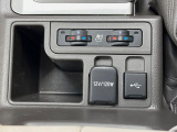 【シートベンチレーション】夏場は涼しい風でお尻や背中の熱やムレを防ぎ、冬はエアコンよりも早く温まってポカポカに!季節を問わず快適に過ごせます。