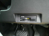 運転席から手の届く位置に ETC2.0付いております。高速道路の料金所もスムーズに通過できますよ♪