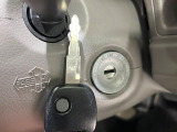 【キーレス】少し離れた場所からでもボタン一つでドアの開錠・施錠ができるのでとっても便利!ドアの鍵穴周りに傷をつけることもありません♪