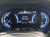 とっても見やすいメーターです。夜間時はラグジュアリーな気分にさせてくれる照明が魅力ですので、夜のドライブも楽しみになりますよ♪