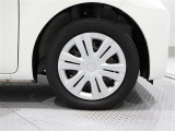 純正ホイールを装備、タイヤサイズは155/65R14です。