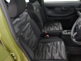乗り心地の良いフロントシートです。足元も広々としており、長時間の運転も疲れにくいです。
