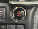 【プッシュスタート】スマートキーを持っているだけ、鍵を差し込むことなく、ボタンを押すだけでエンジン始動や停止を行うことができます。