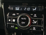オートエアコン付きなので一度、気温を設定すれば自動的に過ごし易い温度に調整してくれますよ。 車内をいつでも快適空間にしてくれます。