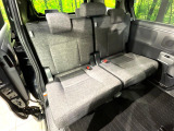 後部座席も気になるようなキズ・汚れやへたり等、大きなダメージはなく、良好な状態です。