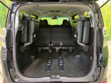 後席を格納すると、これだけの広さが!シーンに合わせたシートアレンジで、大きな荷物も積むことが出来ます♪