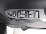 パワーウィンドゥ 運転席ドアスイッチ照明付です。電動格納ミラーも手元でワンモーションで可能です。