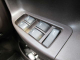 運転席ドアには各ウインドウの集中操作が可能となっています。