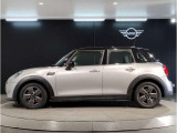 気密性の高いMINIは外観のかわいらしさとは裏腹に、外の雑音を遮り、高級感のある快適なドライブをお楽しみいただけます。