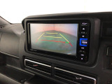 後方の死角をしっかりカバーするバックカメラ付き。駐車が苦手な方にも安心です。