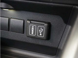 ◆USB入力端子◆USB接続、スマートフォンの充電等にも便利なUSBチャージャー使いやすい場所に装備されています。